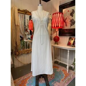 1980s Natori ivory embroidered nightgown applique plunging low back 80s lingerie